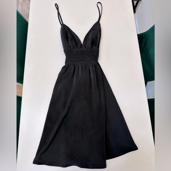 LBD. - Picture 1 of 3